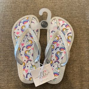 Toddler girls size 10/11 silver unicorn flip flops